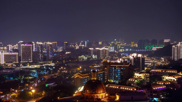 夜晚照亮三亚市风景著名的大东海酒店屋顶全景4k时间推移海南岛中国视频素材