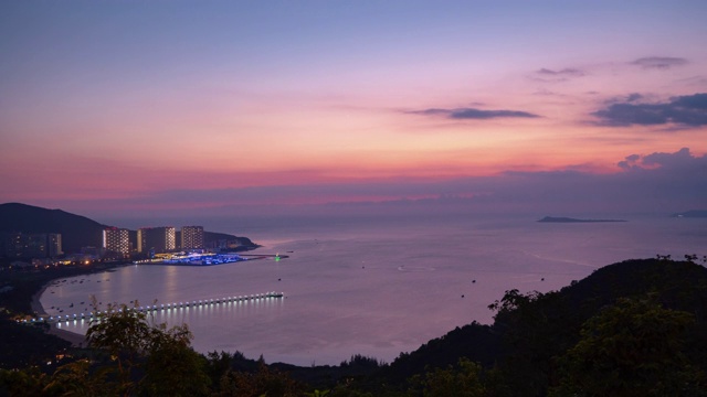 日落天空三亚湾公园顶部全景4k时间间隔海南岛中国视频素材