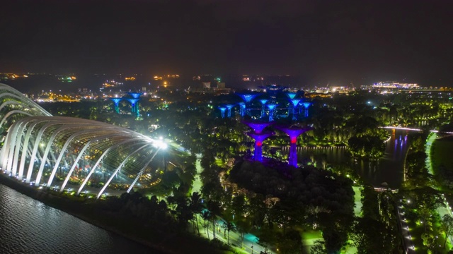 夜晚时间照亮了新加坡著名的花园湾空中全景，4k时间间隔视频素材