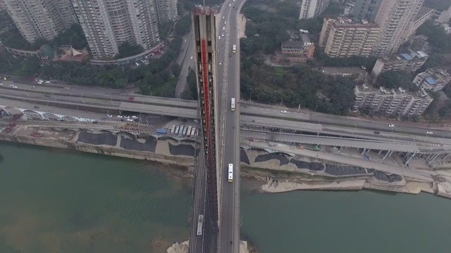 RT HA无人机绕江桥/重庆，中国视频下载