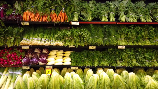 抓拍超市蔬菜陈列。视频下载