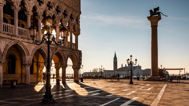 时间流逝:日出时威尼斯的圣马可广场视频下载