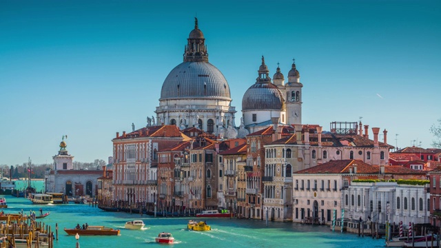 威尼斯的大运河和圣玛丽亚卫生教堂视频素材