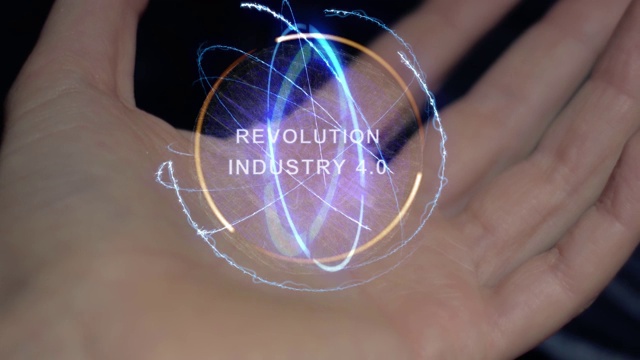 女性手上的革命工业4.0文字全息图视频下载