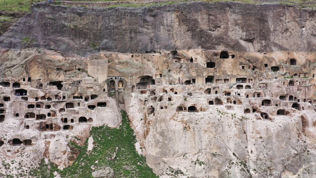 鸟瞰图的洞穴城市瓦尔齐亚视频素材