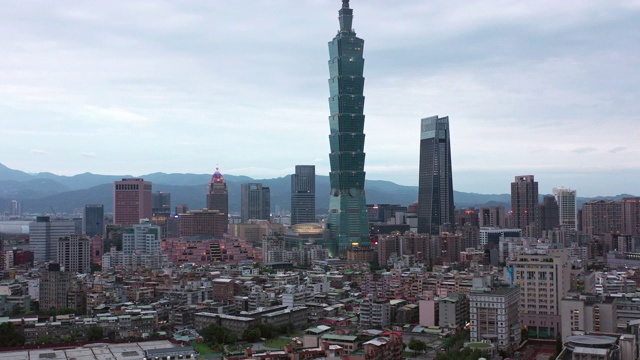 航拍台北市中心，台湾与台北101在bg视频素材