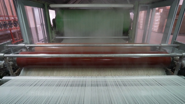 纺织厂的工业整经浆纱机视频下载