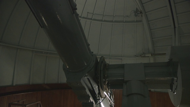 天文台中的大型望远镜可以旋转视频下载