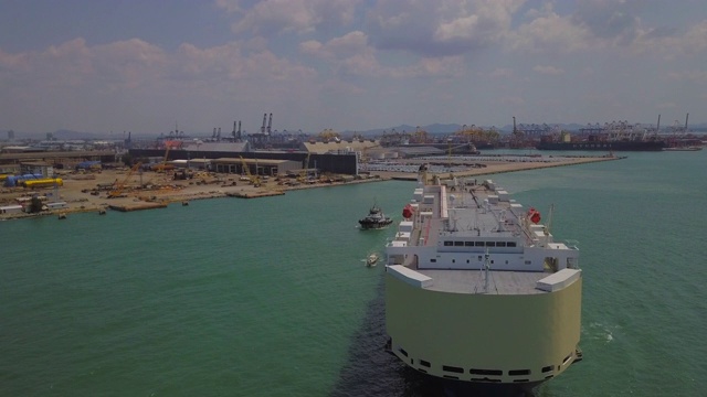 航拍远洋港口集装箱船视频素材