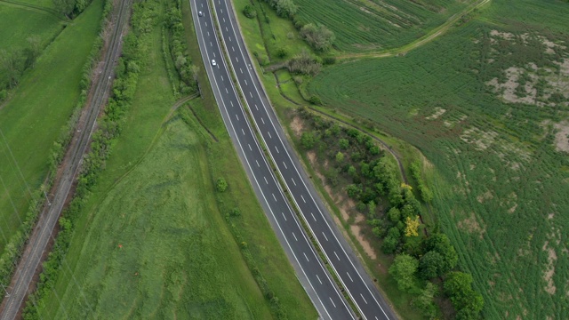 高速公路鸟瞰图基安蒂地区，托斯卡纳，意大利视频素材