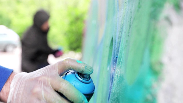 涂鸦艺术家在涂鸦视频素材
