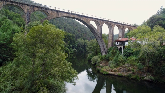 河流,航拍视角,罗马风格,高架桥视频素材