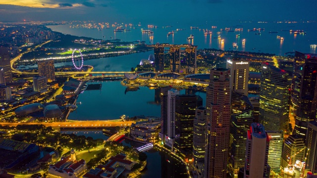 从夜到日，新加坡商业区的太阳升起时的景象视频素材