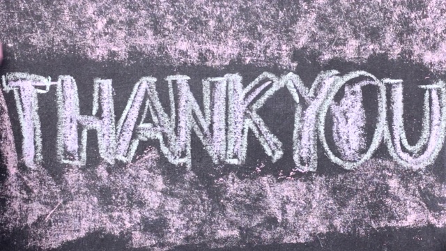 感谢你用粉笔写在黑板上。视频素材