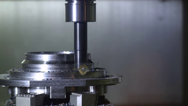 激光焊接机器人自动机械切割闭合。金属切割。视频素材