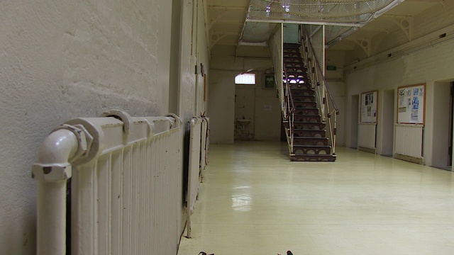 白色画的监狱视频素材