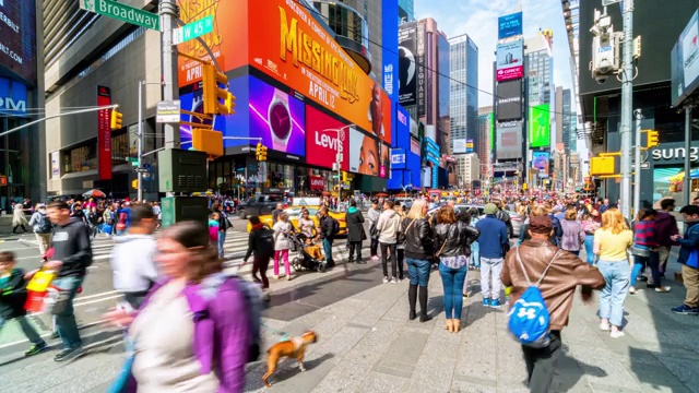 4K时间流逝的人群匿名游客步行和访问时代广场地区，纽约，美国，美国，旅游和地标与商业概念视频素材