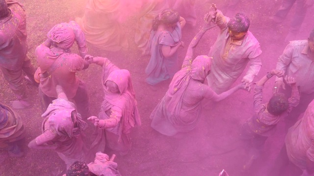 印度寡妇庆祝胡里节，温达文，北方邦，印度。视频素材