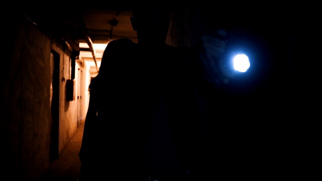 地下室有鬼视频下载