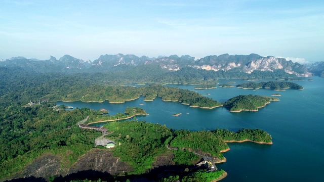 鸟瞰图无人机拍摄的风景山区热带雨林在泰国视频下载