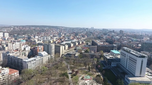 空中城市景观塞尔维亚首都贝尔格莱德市区塞尔维亚天际线与旧建筑在阳光明媚的夏天从上面看视频素材