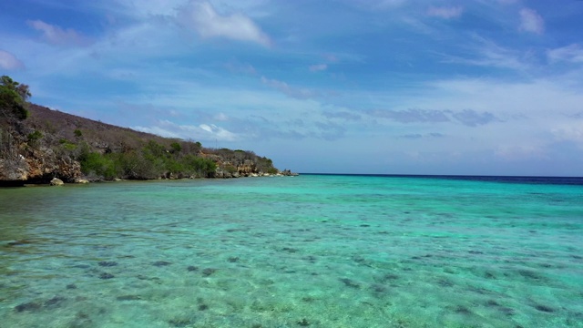 鸟瞰图在库拉索岛西岸附近索托- Curaçao/加勒比/荷属安的列斯群岛视频下载