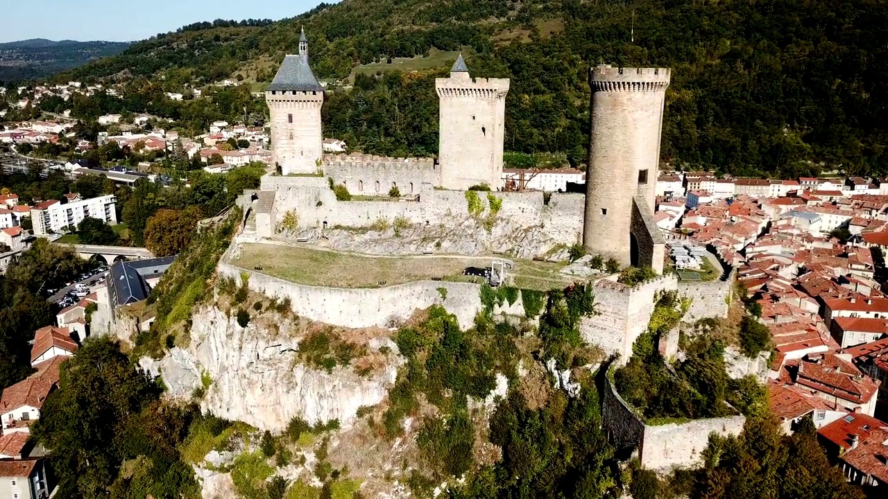 法国山上的福瓦城堡视频下载