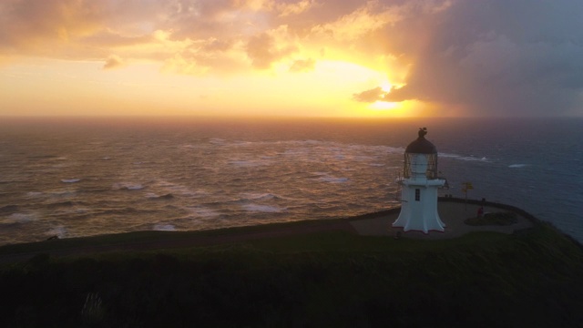 日落时的雷因加角灯塔。视频下载