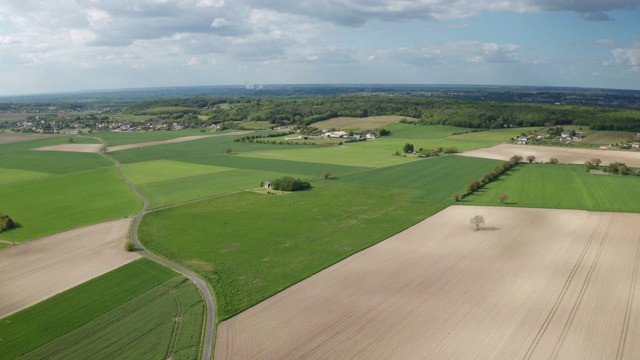 法国卢瓦尔河谷农田系统的天线。视频下载