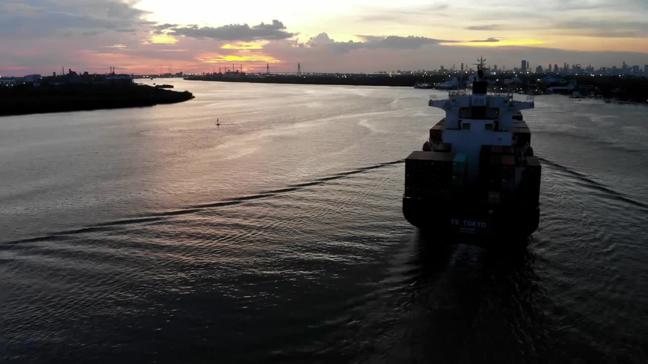 物流集装箱船航拍图视频下载