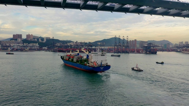傍晚鸟瞰香港葵青货柜码头及昂船洲大桥视频素材