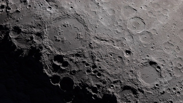 近距离观察月球表面视频素材