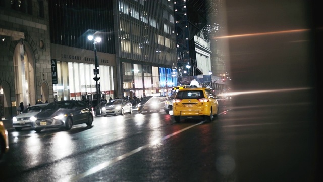 纽约现代建筑的照明汽车视频素材