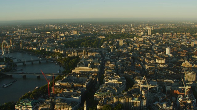 鸟瞰伦敦圣詹姆斯公园的日出视频素材