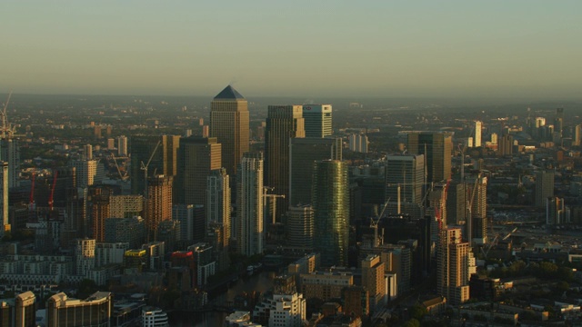 鸟瞰伦敦金融区港区视频素材