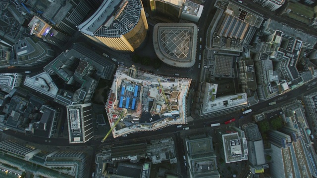 空中俯瞰日出时的伦敦摩天大楼视频素材