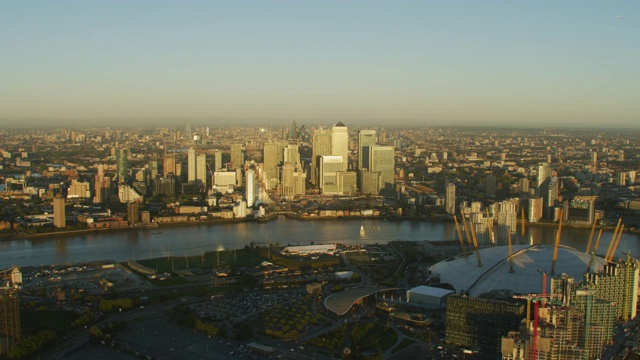 空中日出的格林威治半岛金丝雀码头伦敦视频素材