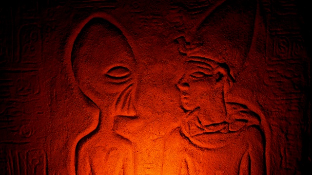 古代异族的墙雕在墓中点亮视频素材