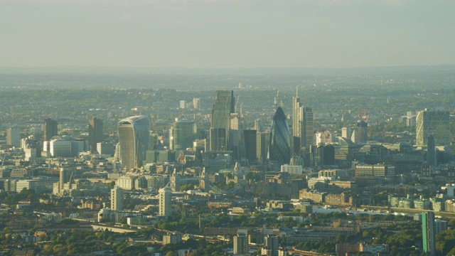 空中日落俯瞰伦敦金融区城市天际线视频素材