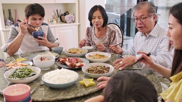 多代台湾家庭共进午餐视频下载