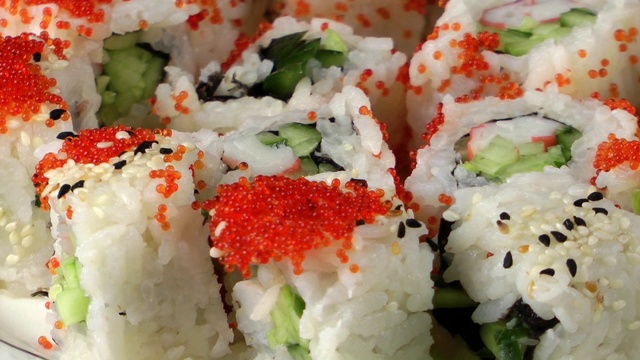 日本传统食物寿司生鱼片视频素材