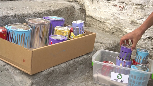 油漆回收公司接受回收空油漆罐。危险废物处理服务视频下载
