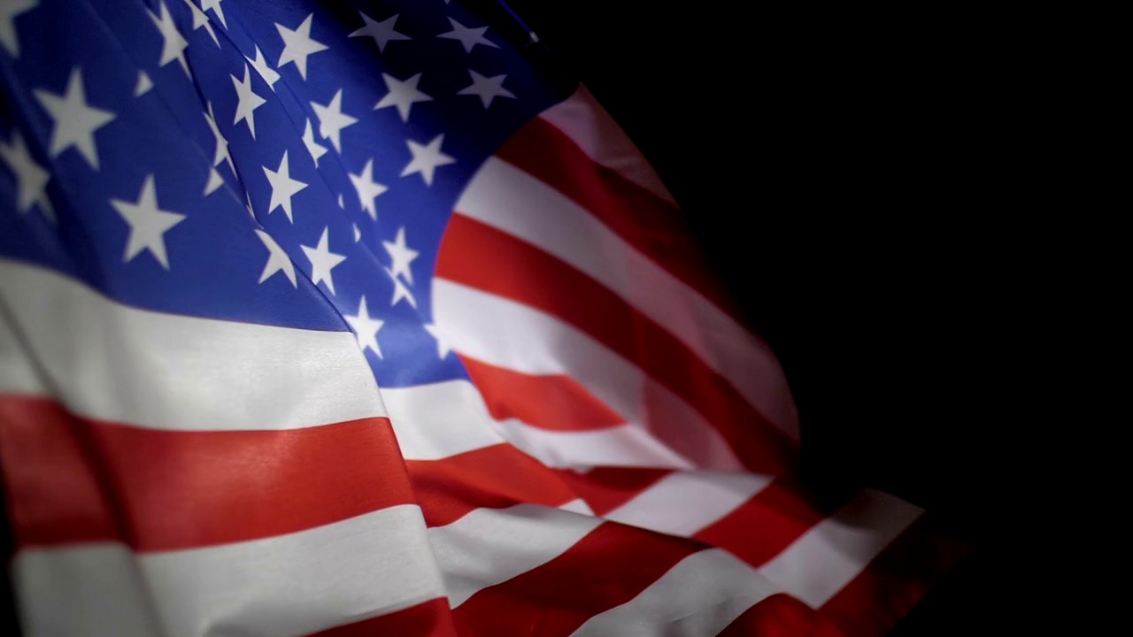 美国国旗在风中飘扬，慢动作视频下载