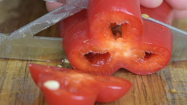 切红甜椒的慢动作视频下载