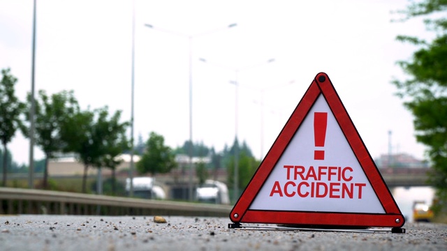 交通事故!——交通标志视频下载