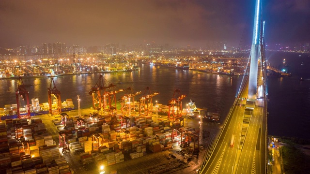 香港无人机在货柜码头及昂船洲大桥夜间的超延时拍摄视频素材