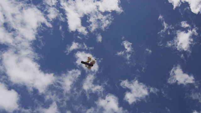 天空冲浪者打开降落伞视频下载