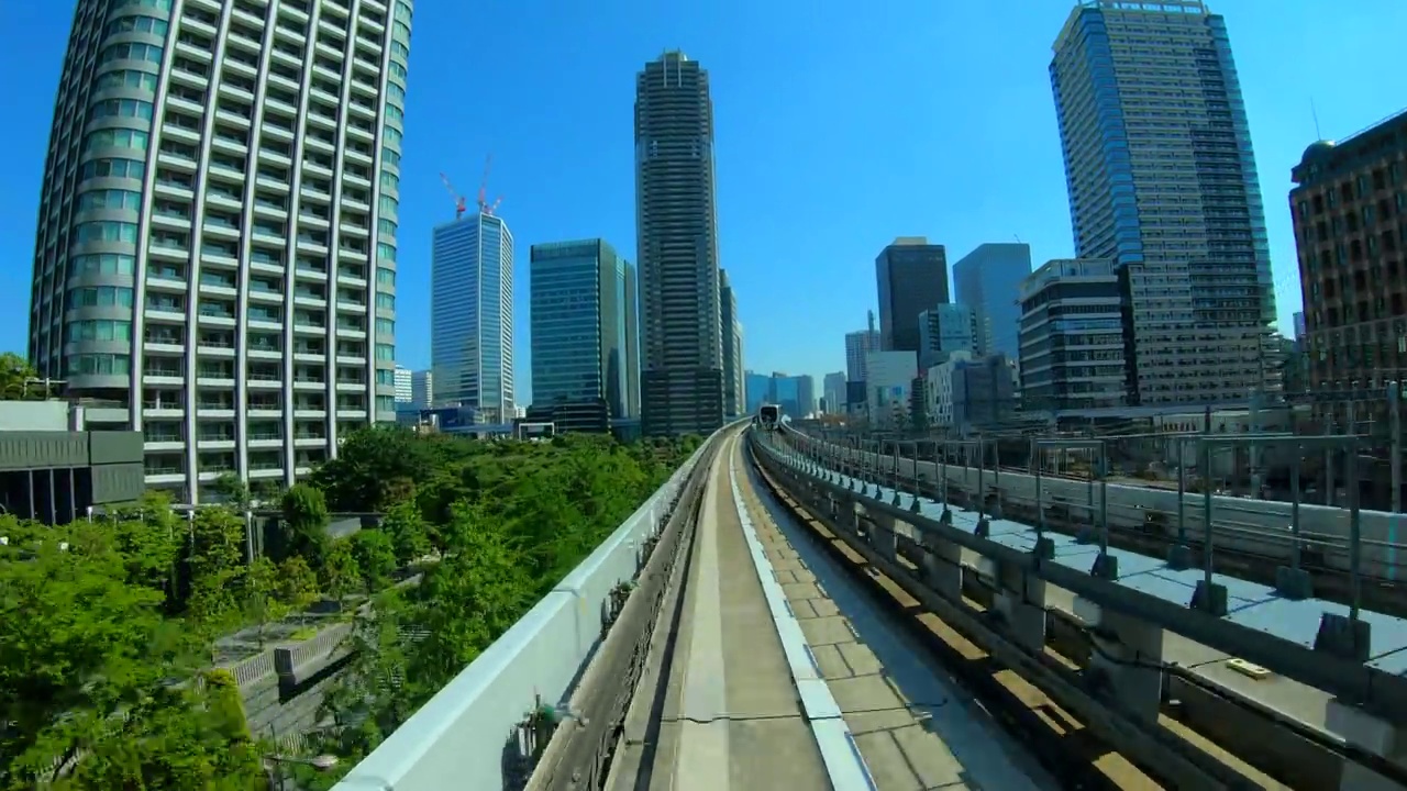 火车在日本东京行驶视频素材