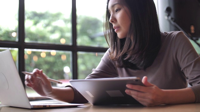亚洲女性致力于数字平板电脑视频下载