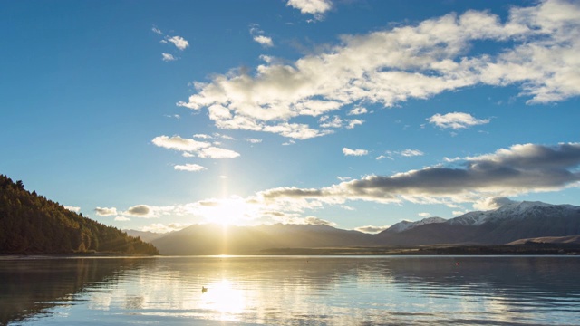 美丽的日出湖特卡波，新西兰，时间流逝视频视频素材